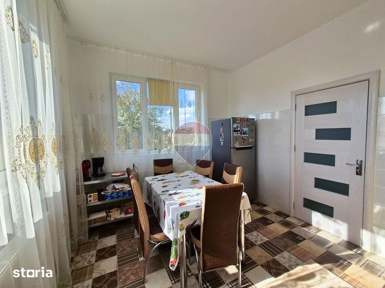 Casă cu 4 camere cu Teren 2575 Mp în Iordăcheanu