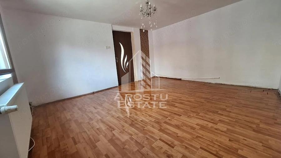 Casă cu 6 camere cu Teren 479 Mp în Crișan