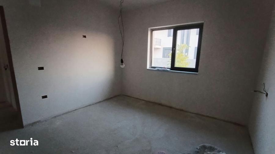 Casă cu 4 camere cu Teren 440 Mp în Șimnicu de Sus