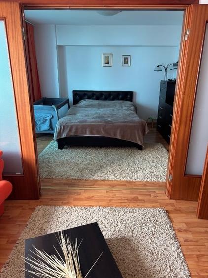 Apartament cu 3 camere decomandat, mobilat în Capitol