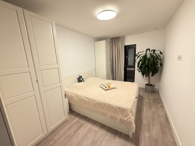 Apartament cu 5 camere decomandat, mobilat în P-ta Presei Libere