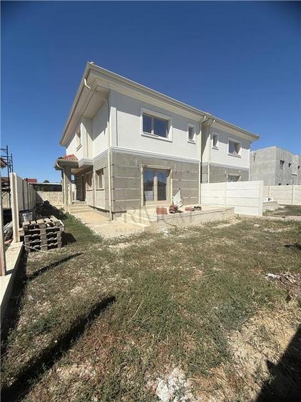 Duplex cu 4 camere cu Canalizare în Moșnița Nouă