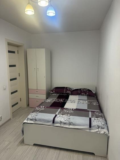 Apartament cu 3 camere semidecomandat în Constructorilor