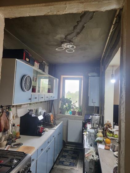 Apartament cu 3 camere semidecomandat în Săsar