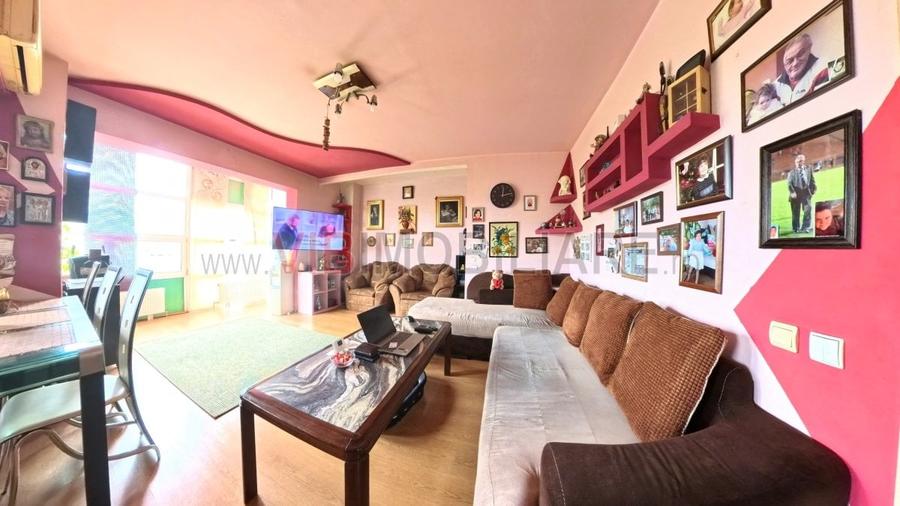 Apartament cu 3 camere semidecomandat, mobilat în Nord