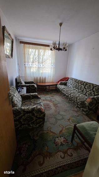 Apartament cu 4 camere semidecomandat în Colentina