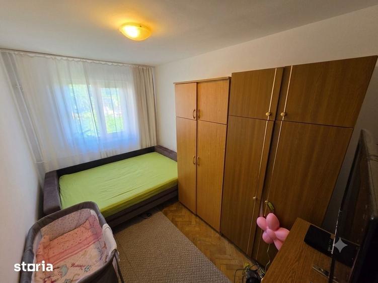 Apartament cu 3 camere în Petrișor