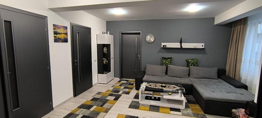 Apartament cu 3 camere decomandat în Florești