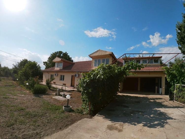 Casă individuală cu 4 camere cu Canalizare în Amara