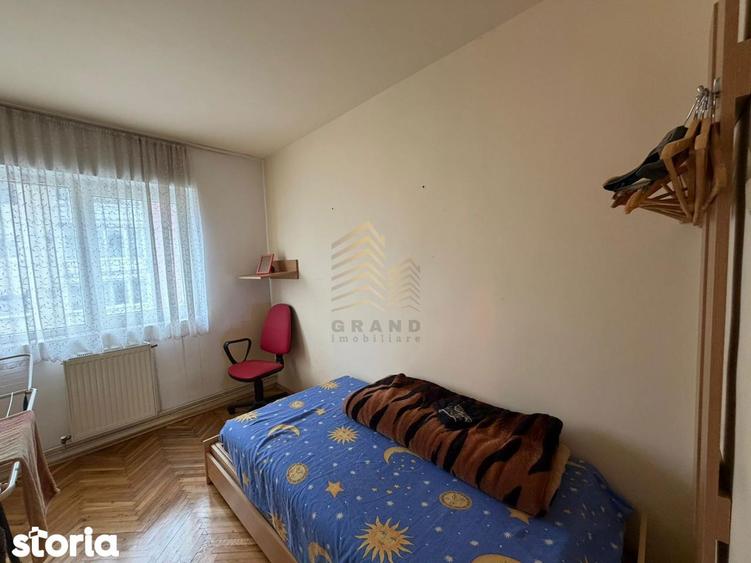 Apartament cu 4 camere decomandat în Decebal