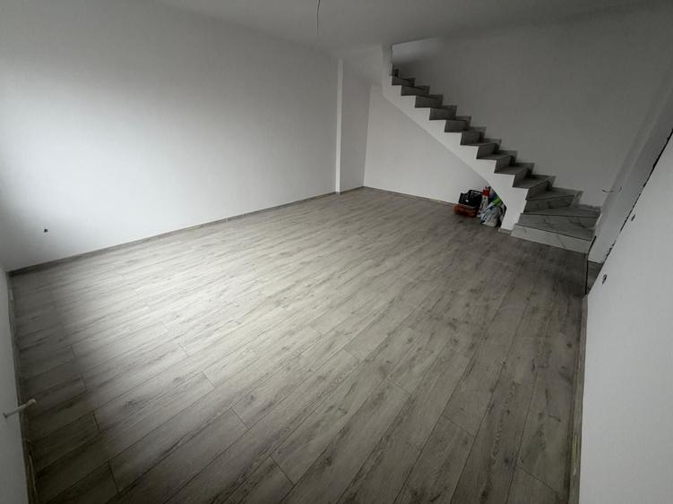 Duplex cu 3 camere cu Canalizare în Central