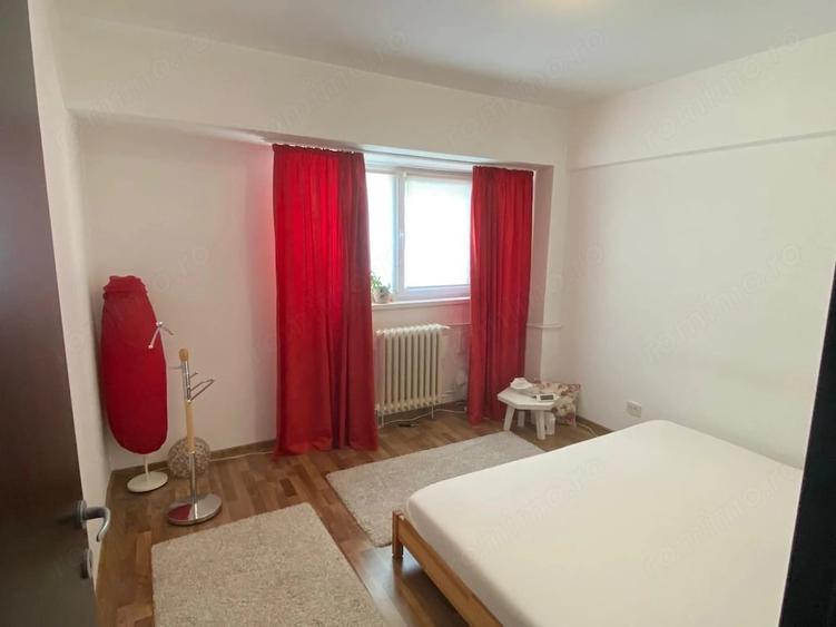 Apartament cu 3 camere semidecomandat în Calea Victoriei