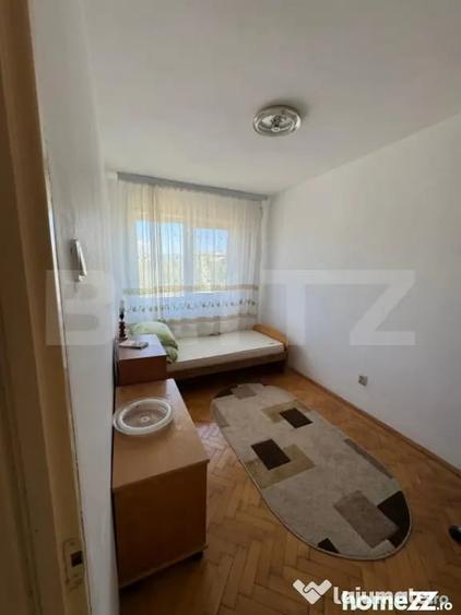 Apartament cu 3 camere semidecomandat în Central