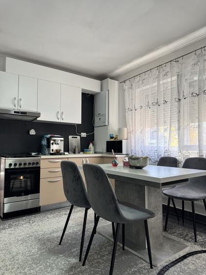 Apartament cu 3 camere decomandat în Spitalul Județean