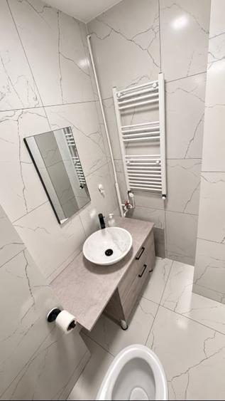 Apartament cu 3 camere semidecomandat, mobilat în Pantelimon