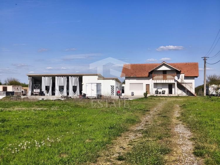 Casă individuală cu 4 camere cu Canalizare în Jebel