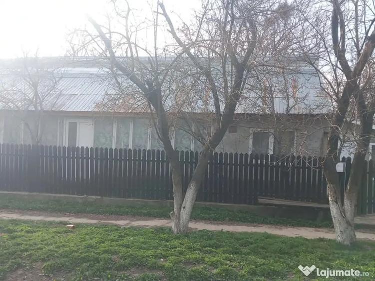 Casă cu 3 camere cu Teren 1000 Mp în Vâlcelele