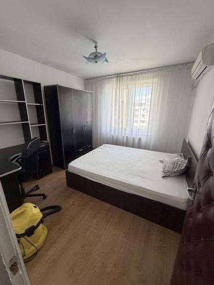 Apartament cu 4 camere decomandat în Lacul Tei