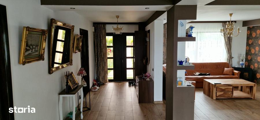 Casă cu 5 camere cu Teren 5400 Mp în Vadu Moldovei