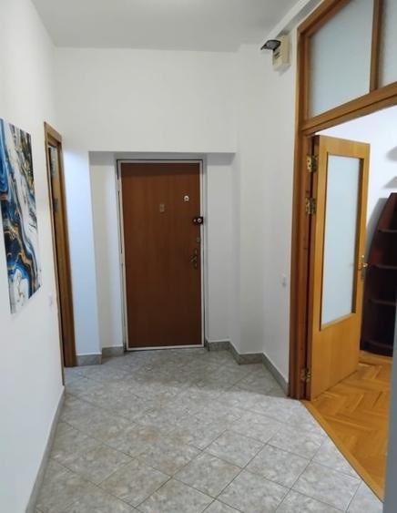 Apartament cu 3 camere decomandat, mobilat în Nerva Traian