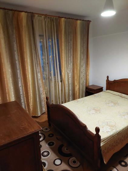 Apartament cu 3 camere decomandat în Ișalnița