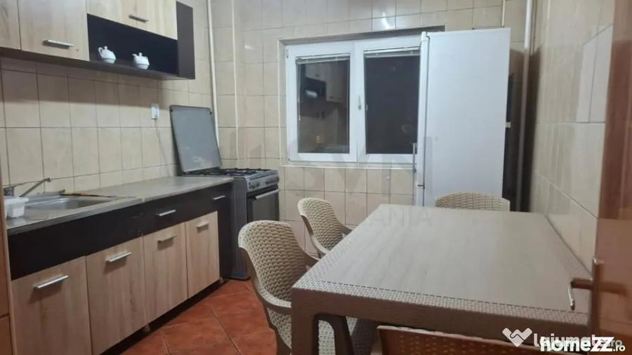 Apartament cu 3 camere decomandat în Lacul Tei
