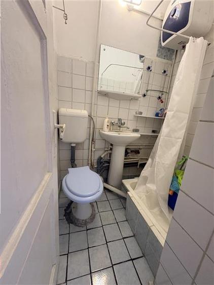 Garsonieră decomandată în Casa de Cultură