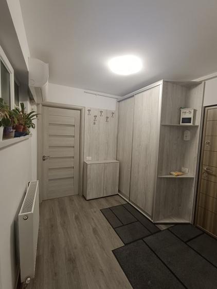 Apartament cu 3 camere decomandat, mobilat în Doamna Ghica