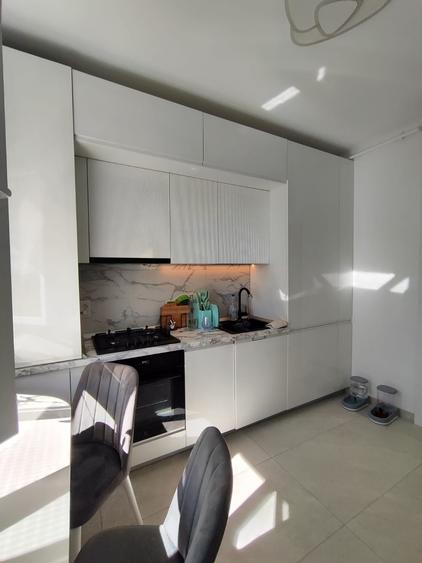 Apartament cu 4 camere decomandat, mobilat în Brâncoveanu