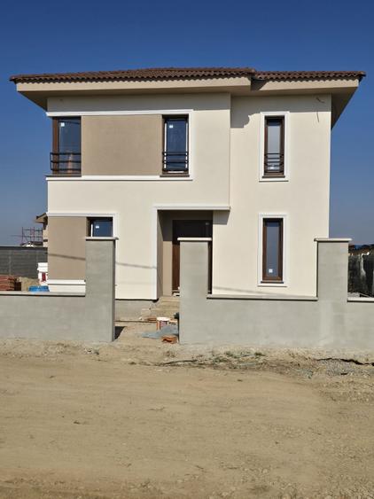 Casă cu 4 camere în Sânmartin