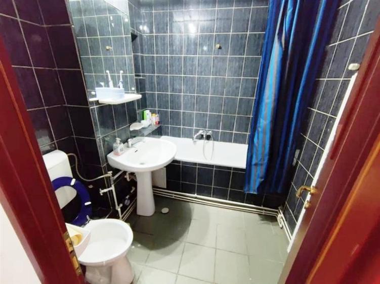 Apartament cu 3 camere decomandat, mobilat în Răcădău