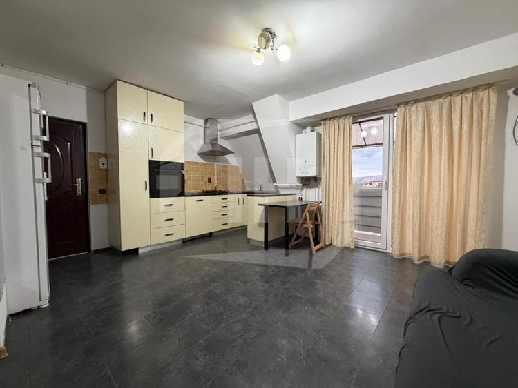 Apartament cu 3 camere semidecomandat, mobilat în Gherla