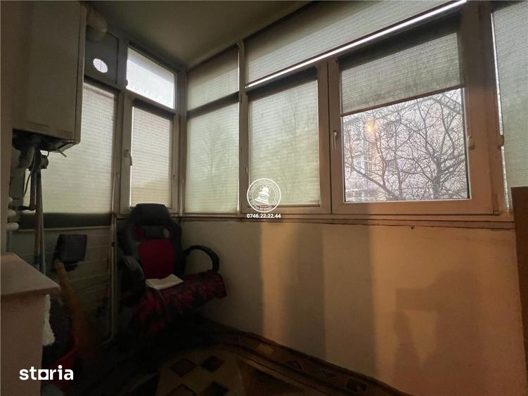 Apartament cu 3 camere decomandat în Nicolina