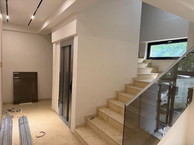 Apartament cu 3 camere în Popoveni