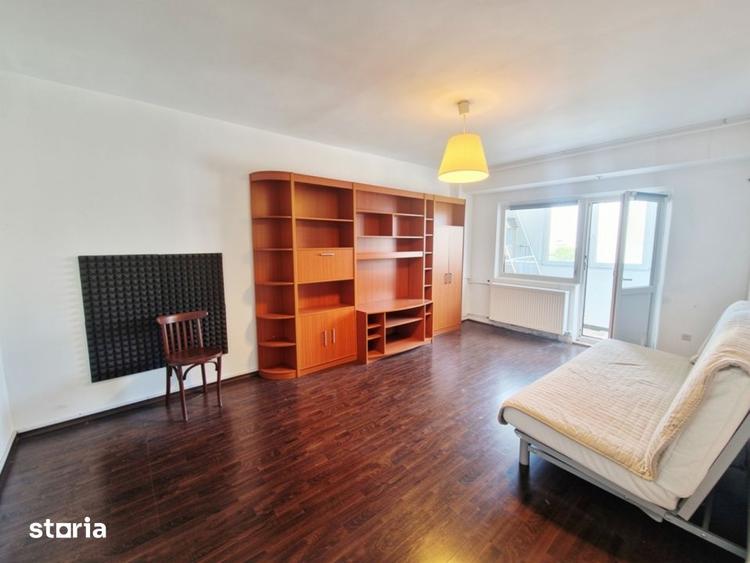 Apartament cu 4 camere decomandat în Tei