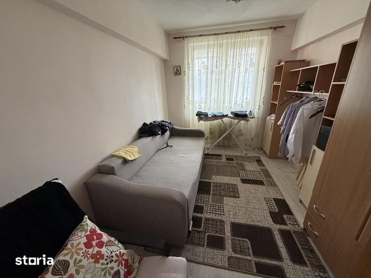 Apartament cu 3 camere decomandat în Lacul Tei
