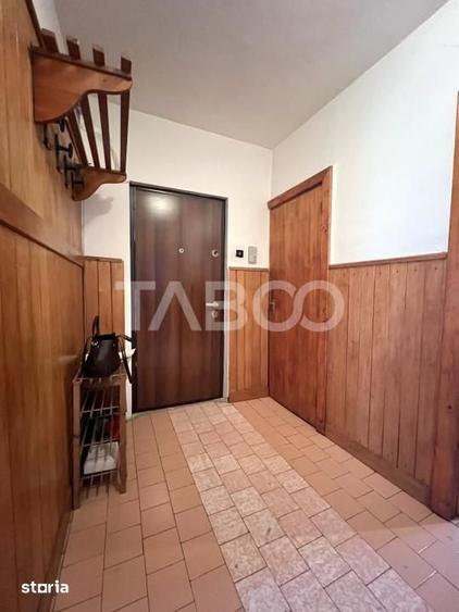 Apartament cu 3 camere decomandat în Plopilor