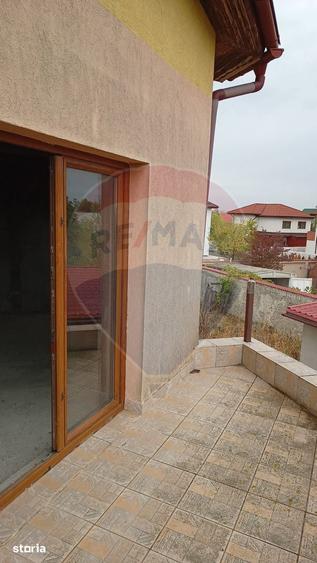 Casă cu 5 camere cu Teren 570 Mp în Balotești