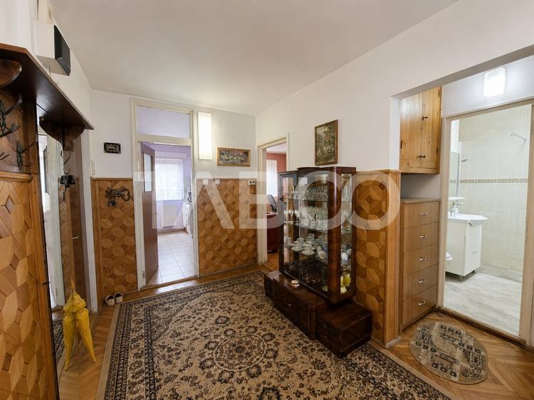Apartament cu 3 camere decomandat, mobilat în Terezian
