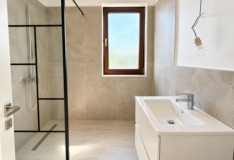 Casă individuală cu 4 camere cu Canalizare în Cernica