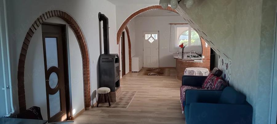 Casă cu 3 camere cu Teren 1800 Mp în Central