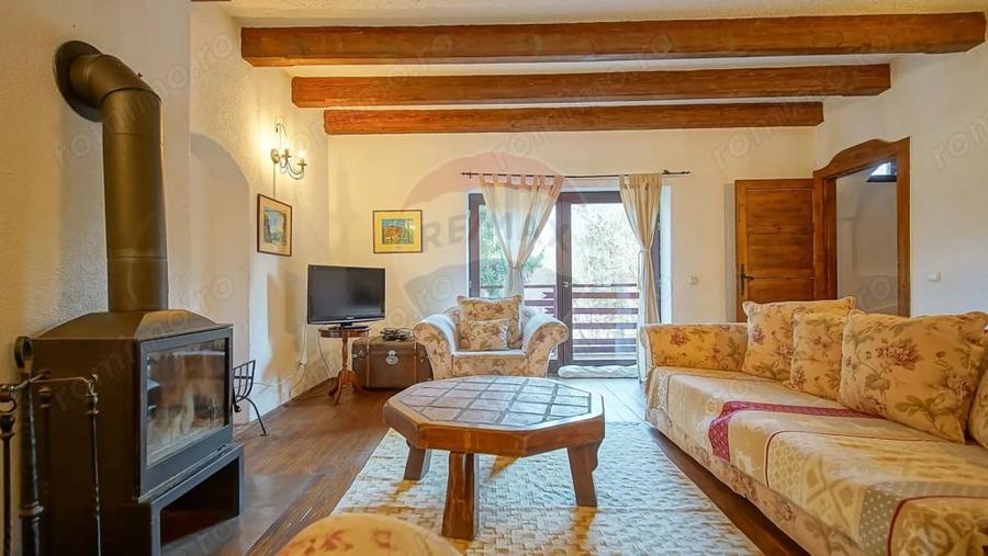 Casă cu 16 camere cu Teren 1368 Mp în Timișu de Sus