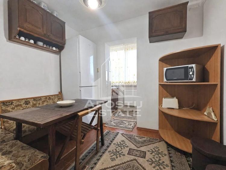Apartament cu 3 camere decomandat, mobilat în Girocului