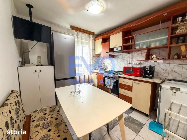 Apartament cu 2 camere semidecomandat în Podu Roș