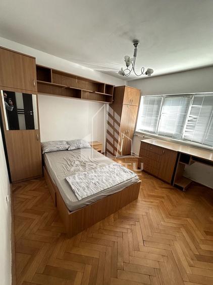 Apartament cu 3 camere decomandat în Girocului