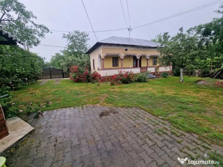 Casă cu 3 camere cu Teren 2100 Mp în Lunca