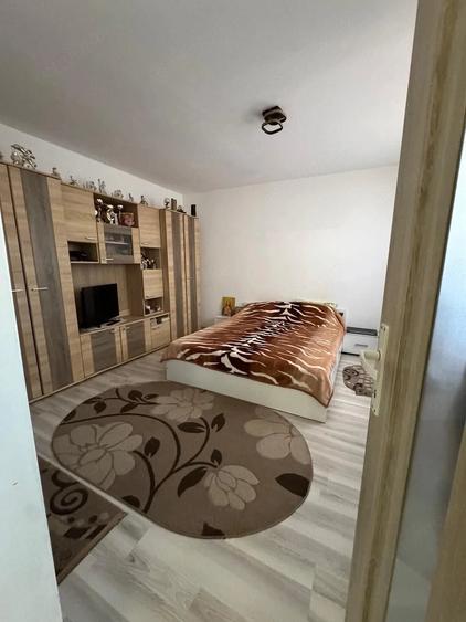 Casă cu Teren 5500 Mp în Luncani
