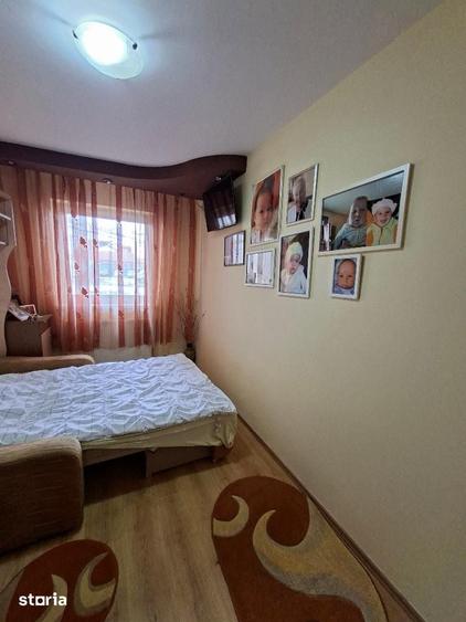 Apartament cu 3 camere semidecomandat în Țiglari
