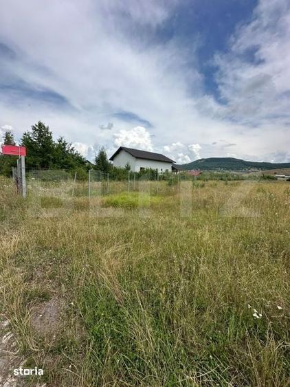 Teren de 2300 mp, în Unirea