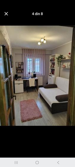 Apartament cu 3 camere decomandat în Est